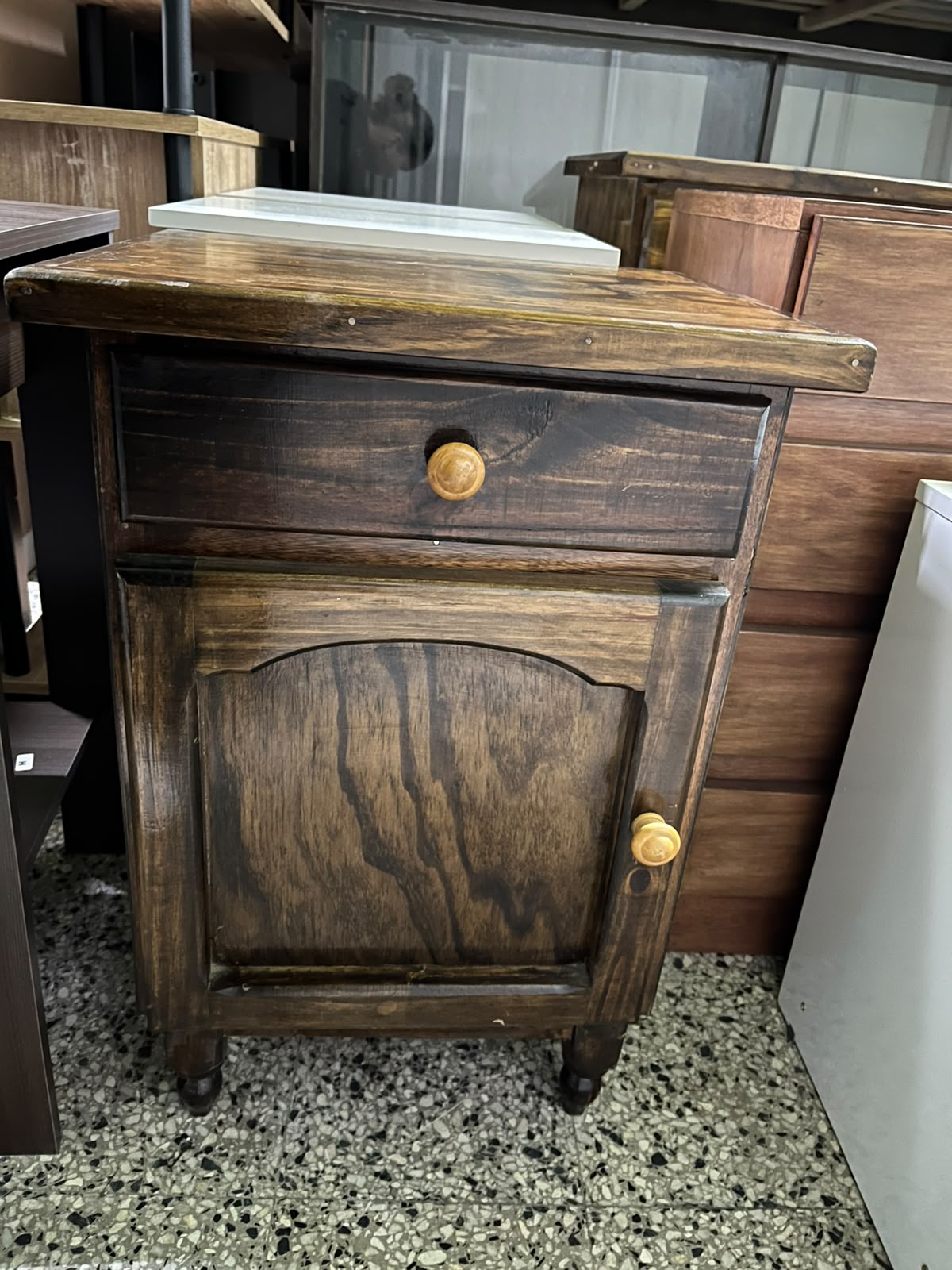 Mesa De Luz De Pino